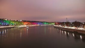 Nowy Rok wakacji dekoracja w Moskwa przy nocą, Rosja-- Vorobyovskaya bulwar Moskva rzeka Hills wróbel i zbiory wideo Nowy Rok wakacji dekoracja w Moskwa przy nocą, Rosja-- Vorobyovskaya bulwar Moskva rzeka Hills wróbel i zbiory wideo
